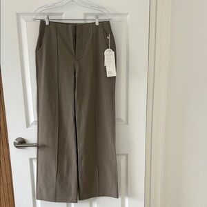 Vuori Meta Wideleg - Short Taupe NWT